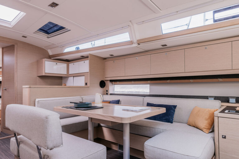 luxury-sailing-yachts-dufour-470-boat-photo-interior-2